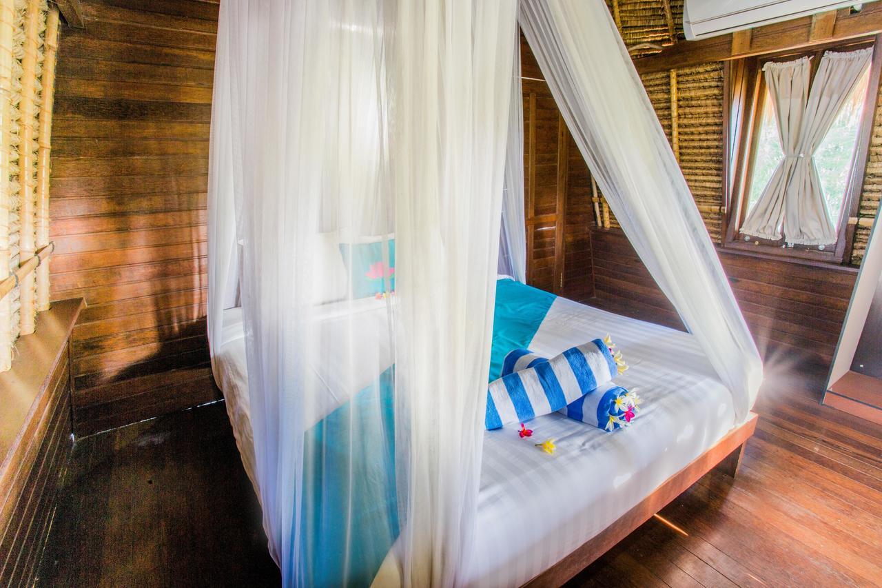 Lotus Garden Huts Hotel Nusa Lembongan  Exterior photo